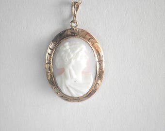 Vintage 10K Solid Yellow Gold Genuine Angel Skin Coral Cameo Pendant Necklace