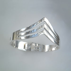 Vintage Heavy Taxico Mexico Wide V- Style Design Oval Shape Hinged 925 Sterling Silver Bangle Bracelet