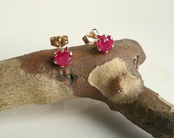 Vintage Signed 1980’s  1.50ct 5mm  Natural Round cut Ruby Gemstone Earrings