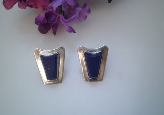 Curved Lapis Flower Earrings Curved Lapis Flower Earrings