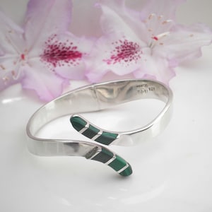 Vintage Taxco Mexico Malachite Gemstone Inlay 925 Sterling Silver Hinged Clamper Cuff Bracelet