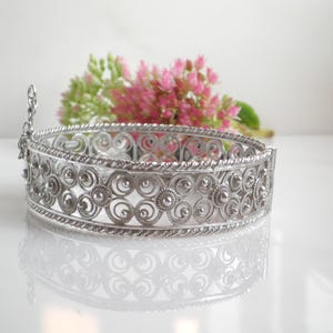 Vintage Filigree Flower Scrolls 925 Sterling Silver 17.5MM Wide Band Hinged Bracelet Safety Chain 7