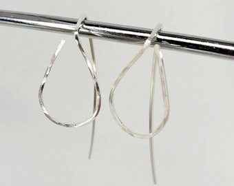 Vestes boucles d'oreilles en forme de larme sculptées à la main en argentium argenté (résistant à la teneur)
