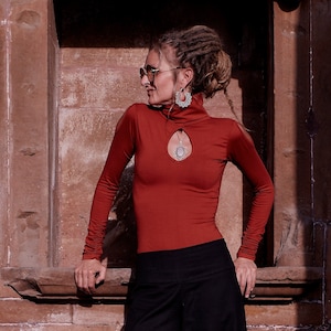 Turtleneck no sleeve clearance top