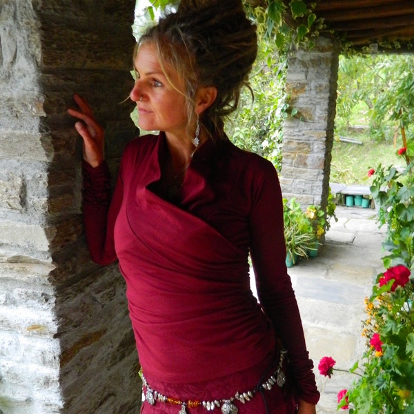 Ausgestattetes Top, langärmlige Festivalkleidung, Frühlingsbluse für sie, Boho-Kleidung für Frauen, kastanienbraunes Frauenhemd Offener Rüschenhals Bordeaux-Kleidung