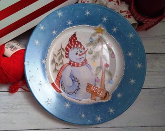 decorative plate in hand-painted porcelain, with snowman