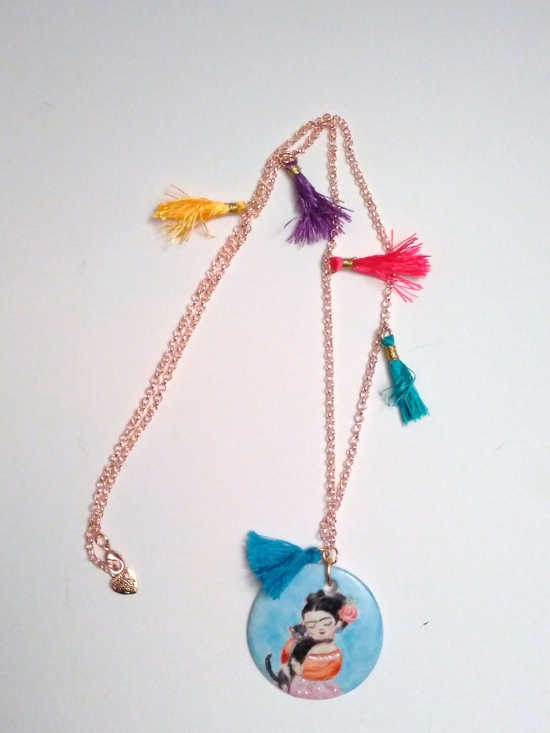 with coloured tassets and hand-painted porcelain medallion, Long necklace in gilded brass