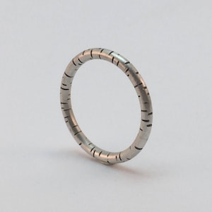 Berken ring, bangle geïnspireerd door berkenschors. Sterling zilver. Gemengde ring, voor dames en heren.