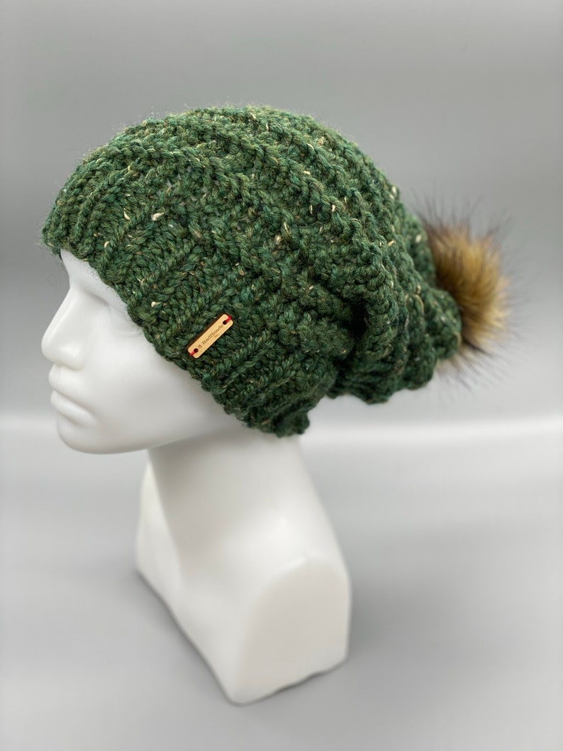 KALE GREEN Swirly pompom