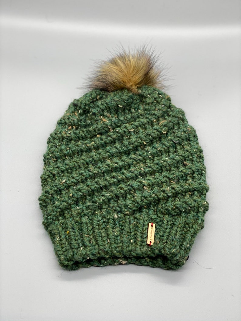 KALE GREEN Swirly pompom