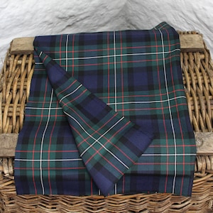 Pre-Cut - Ferguson of Atholl Clan Scottish Tartan - Fat Quarter (75x50 cm / 29x19 inches) - Fine 100% Wool 11oz - Made in Britain