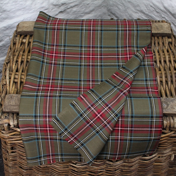 Princess Mary *Muted* Scottish Tartan - Fat Quarter (75x50 cm / 29x19 pouces) - Fine 100% Laine 11oz - Fabriqué en Grande-Bretagne *Excellente Qualité*