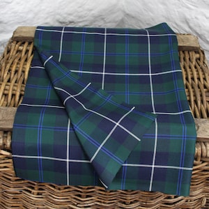Pre-Cut - Douglas *Green* Scottish Tartan - Fat Quarter (75x50 cm / 29x19 inches) - Fine 100% Wool 11oz - Made in Britain