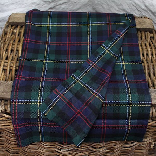 Malcolm Scottish Tartan - Fat Quarter (75x50 cm / 29x19 inches) - Fine 100% Wool 11oz - Made in Britain *Excellent Quality*