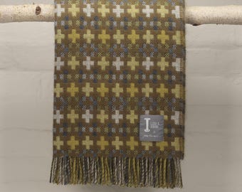 Traditional Large Woven Welsh Tapestry Blanket 91 3/8