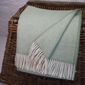 100% Wool Blanket/Throw - British Made Tweed Fabric *Not Harris 180cm x 150cm - Green Large Herringbone