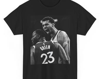 ビクター・ウェンバンヤマ ウェンビーシャツ サンアントニオ・スパーズ バスケットボールTシャツ ファンギフト NBAスタイル グラフィック ユニセックス ヘビーコットンTシャツ