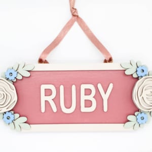 Roses themed personalised wooden door signs. Children&#39;s bedroom name plate. Door hangers.