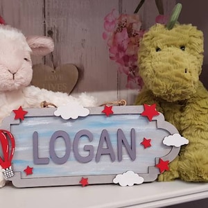 Hot air balloon themed personalised wooden door signs. Children&#39;s bedroom name plate. Door hangers.