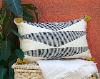 Black and White Throw Pillow Cover | Decorative Cotton Kilim Lumbar Pillowcases Set | Sofa Bed Living Room Bedroom Decor | 26x16 Tasseled