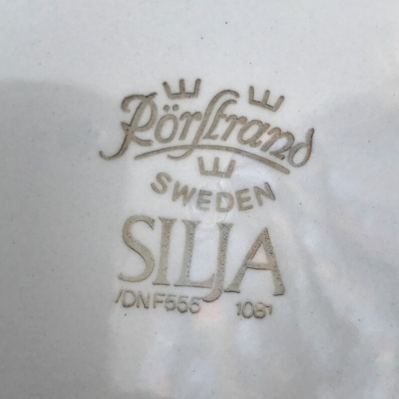 Large side plate Sweden designed by Marianne Westman and manufactured 1961-1967. /'Silja/' by R\u00f6rstrand