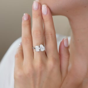 4 carat IGI CERTIFIED Pear + Emerald Cut Two Stone Lab Diamond Solitaire Engagement Ring, 18k White gold, Toi et Moi Ring, You & Me Ring