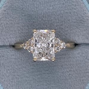 2.3 carat E Color VVS2 Clarity IGI CERTIFIED Elongated Radiant Cut Lab Grown Diamond Engagement Ring Side Round Diamonds 14k Yellow Gold