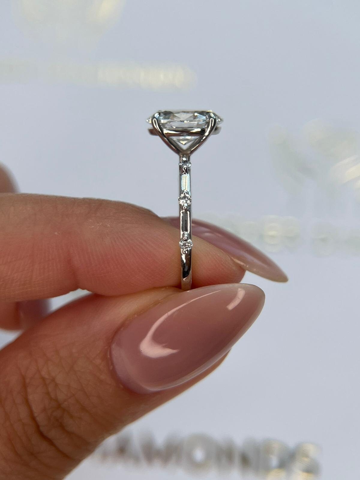 2 カラットのオーバル ラボ グロウン ダイヤモンド リング / 2 CT 