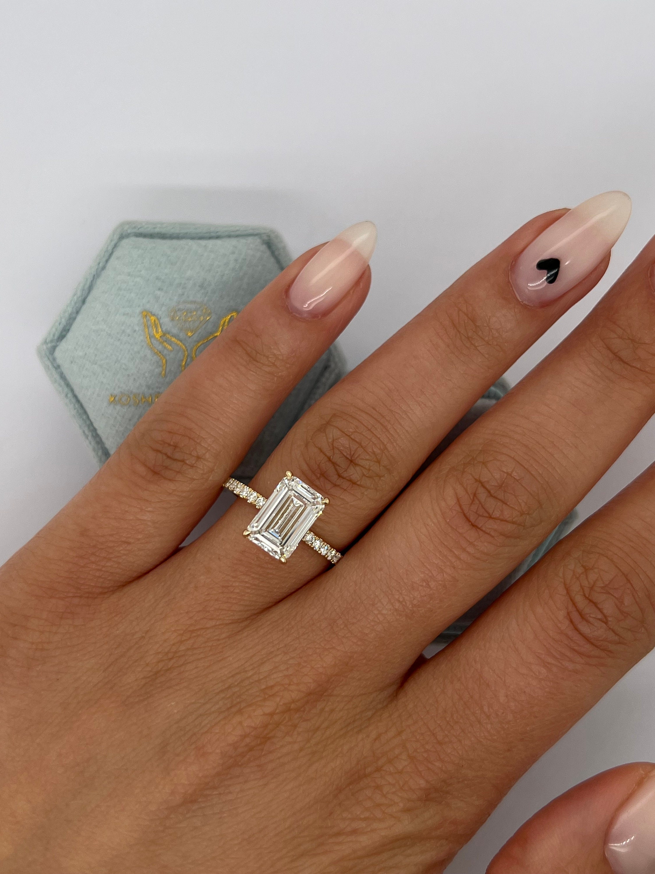4.25 carat IGI CERTIFIED E/VVS2 Emerald Cut Lab Grown Diamond Solitaire Engagement Ring Hidden Halo Side Round Diamonds. 18k Yellow Gold