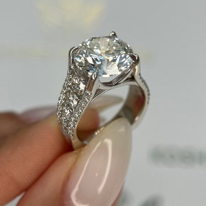 NUOVO stile antico ENORME anello di fidanzamento con diamante di laboratorio da 6,5 carati certificato IGI, colore E, purezza VVS2, taglio rotondo, ideale, in oro bianco 14k.