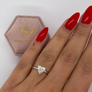 E Farbe VVS2 Klarheit IGI-zertifiziert 2 Karat Herzform Ausgezeichneter Schnitt Laborgewachsener Diamant Solitär-Verlobungsring 14 Karat Gold