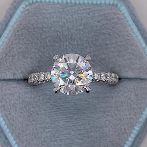 2.75 Cara Total D Color VVS2 Clarity IGI Certified Round Ideal Cut Lab Grown Diamond Hidden Halo Engagement Ring 3 Sides of Side Diamonds