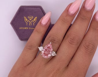 9 Carat Total IGI Certified Vivid Pink VVS2 Clarity Three Stone Pear Cut Lab Grown Diamond Engagement Ring 18k White Gold