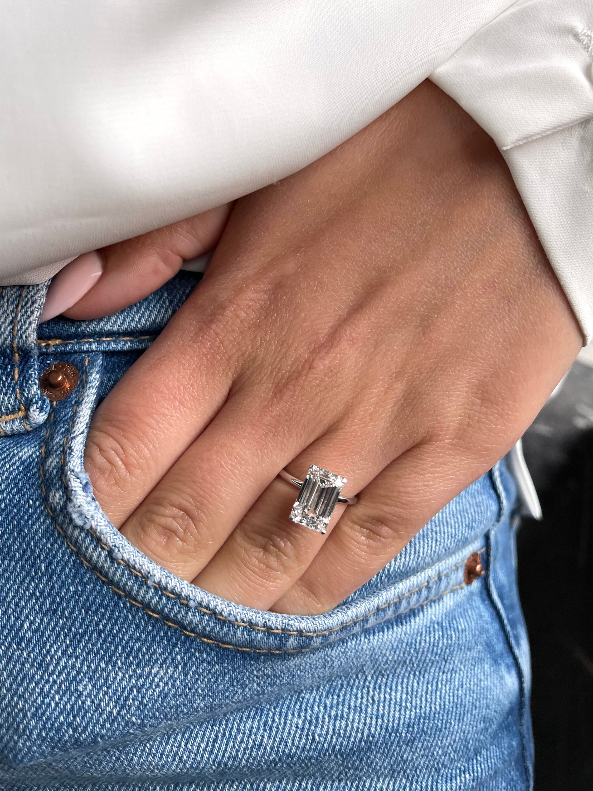 2.5 ct IGI Certified Oval Lab Diamond Hidden Halo Side Diamond Engagement  Ring | Wholesale Diamonds