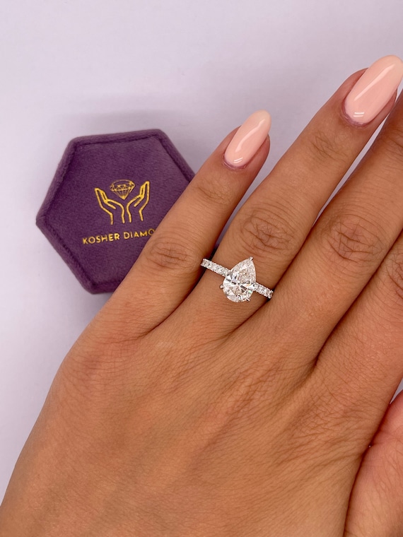 Anello di fidanzamento con diamante taglio a pera, 2,30 carati