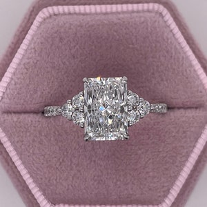 New UNIQUE MODEL 3.5 Carat F color VS1 Clarity IGI Certified Lab Grown Radiant Cut Lab Diamond Engagement Ring, Side Round Diamonds 14k Gold