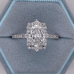 2.50 Carat D color VVS2 Clarity IGI CERTIFIED Elongated Radiant Cut Lab Grown Diamond Stylish Halo Design Engagement Ring 18k White Gold