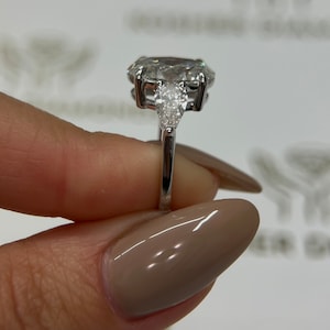 Lightbox IGI Certified 3.10 Ct Oval Lab Diamond Engagement Ring – 14k White Gold, VS1, E Color
