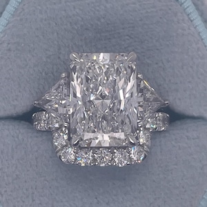5.5 Carat Total D/VVS2 IGI CERTIFIED Radiant Cut Lab Grown Three Stone Diamond Engagement Ring Set Round Matching Diamond Wrap Band 18k Gold