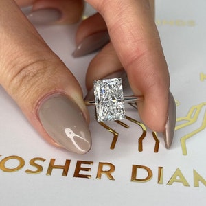 4 karaat D-kleur VVS2 Clarity IGI-gecertificeerde langwerpige stralende geslepen laboratoriumdiamanten solitaire verlovingsring 14k witgoud