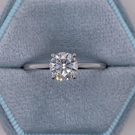 Anello Fidanzamento 2CT Rotondo Diamante Lab-Creato – Oro Bianco 14K Su Argento 925 – IraTouchJewellery
