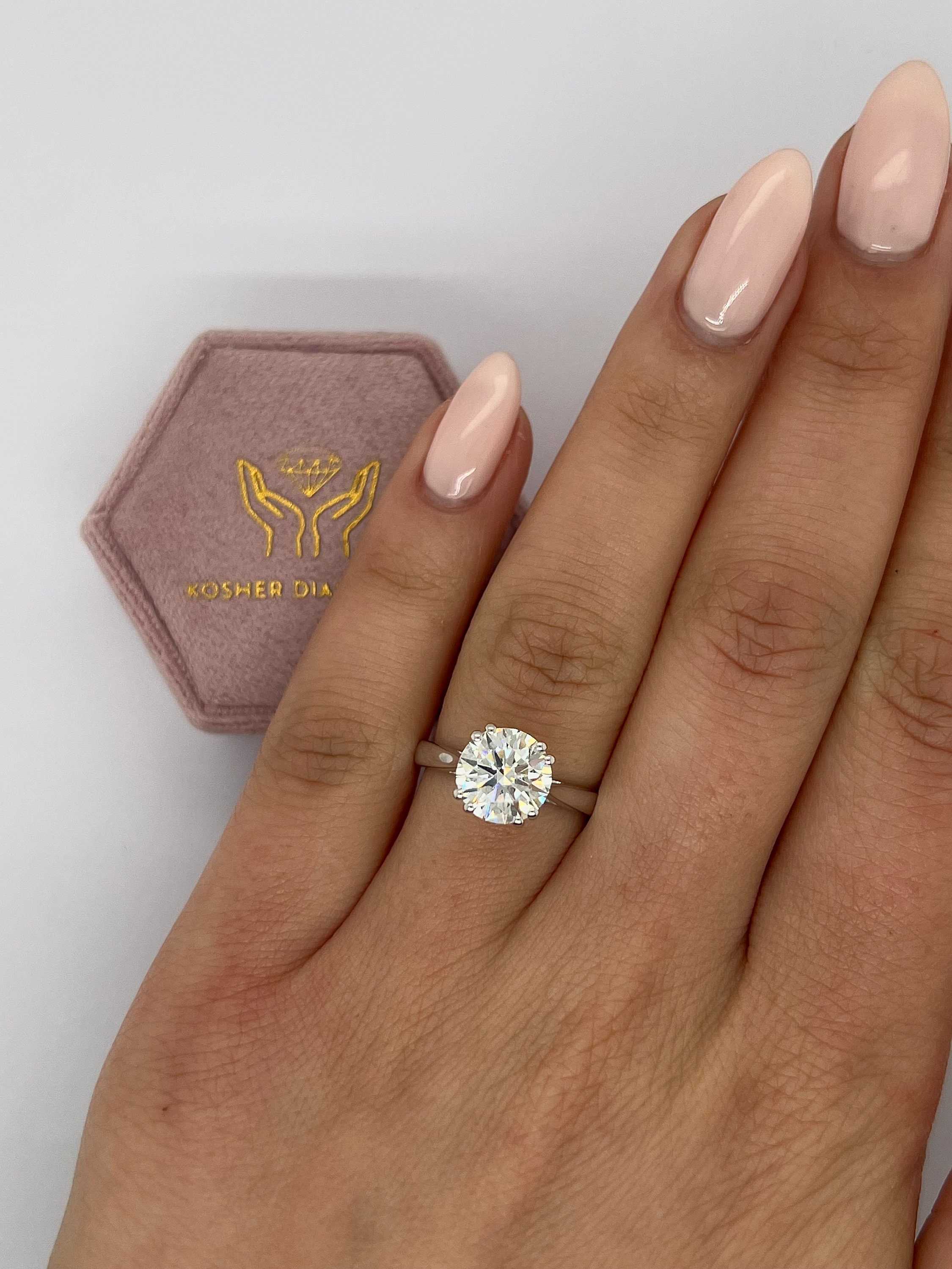 2.20 Carat IGI CERTIFIED F VS1 Round Cut Lab Grown Diamond