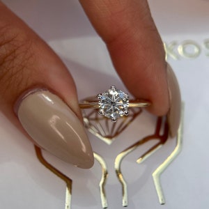 Two-Tone 14k Gold .90 Carat IGI CERTIFIED D color VVS2 Clarity Round Brilliant Ideal Cut Lab Grown Diamond Solitaire Engagement Ring