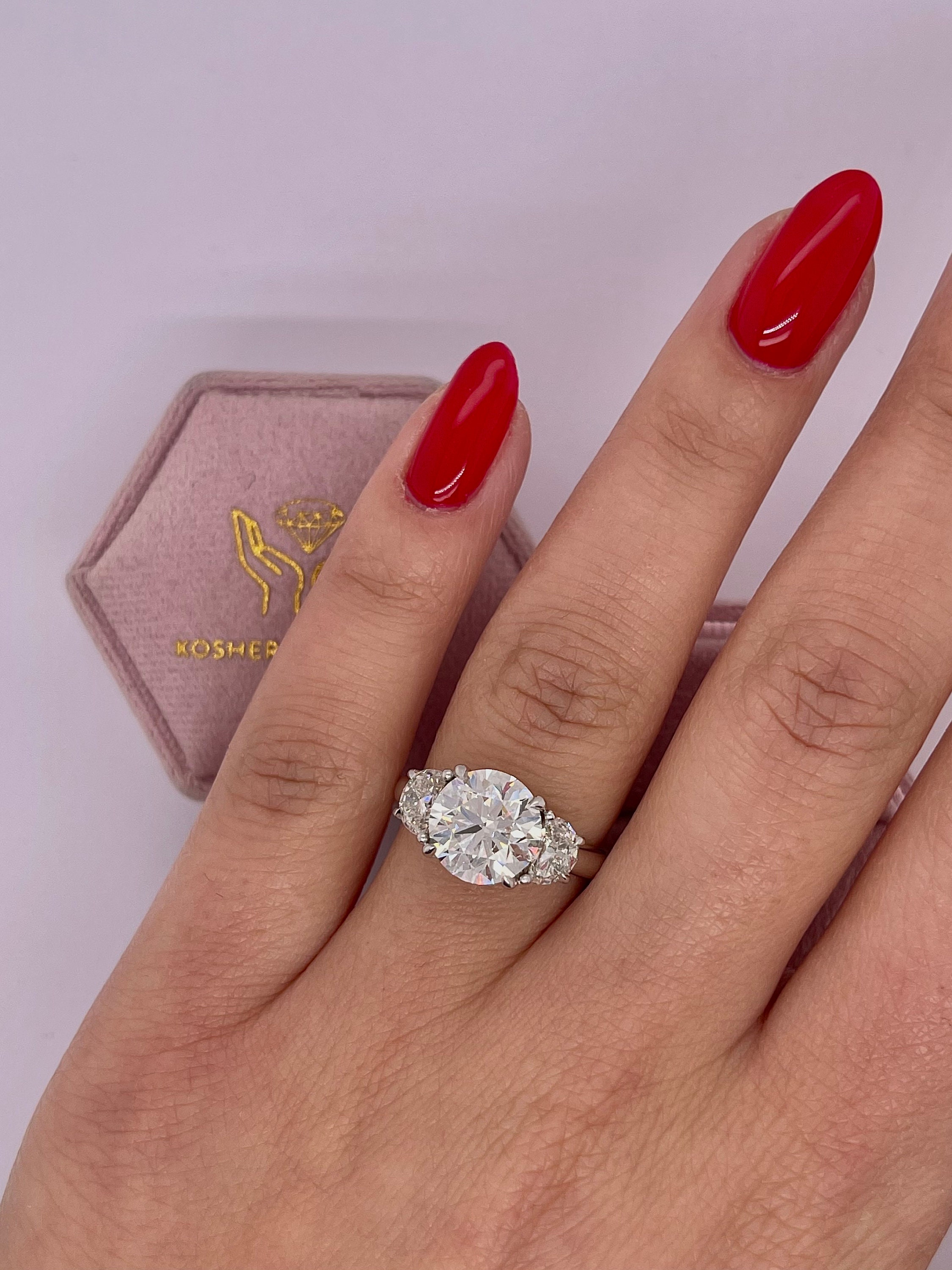 4 Carat IGI Certified E VVS2 Three Stone Round Ideal Cut Lab Grown