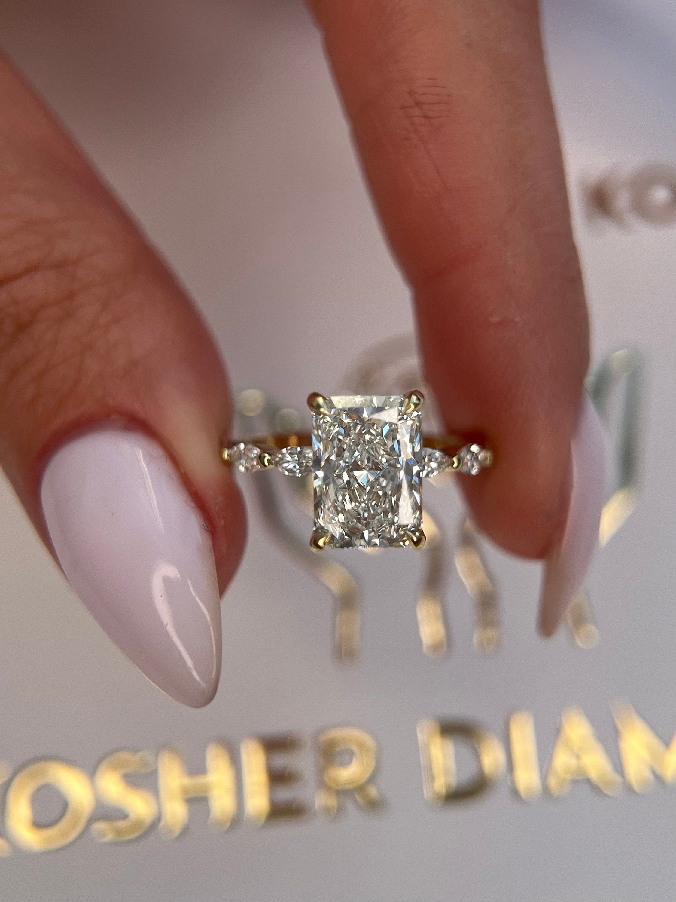 3.5 Carat F Color VS1 Clarity IGI CERTIFIED Elongated 3.5 Carat F Color VS1 Clarity IGI CERTIFIED Elongated