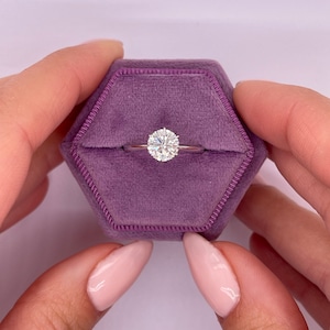 1 karaat D-kleur VVS2 Clarity Round Brilliant Ideal Cut Lab Grown Diamond Solitaire verlovingsring, 6 tanden 14k witgoud IGI-gecertificeerd
