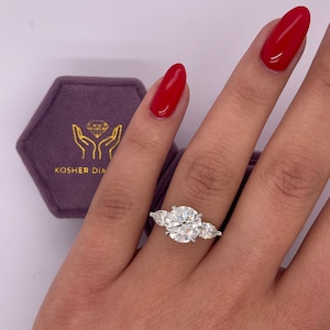5 Carat Total E Color VVS2 Clarity IGI Certified Round Cut Lab Grown Diamond 3 Stone Solitaire Engagement Ring Side Pear Stones 14k Gold