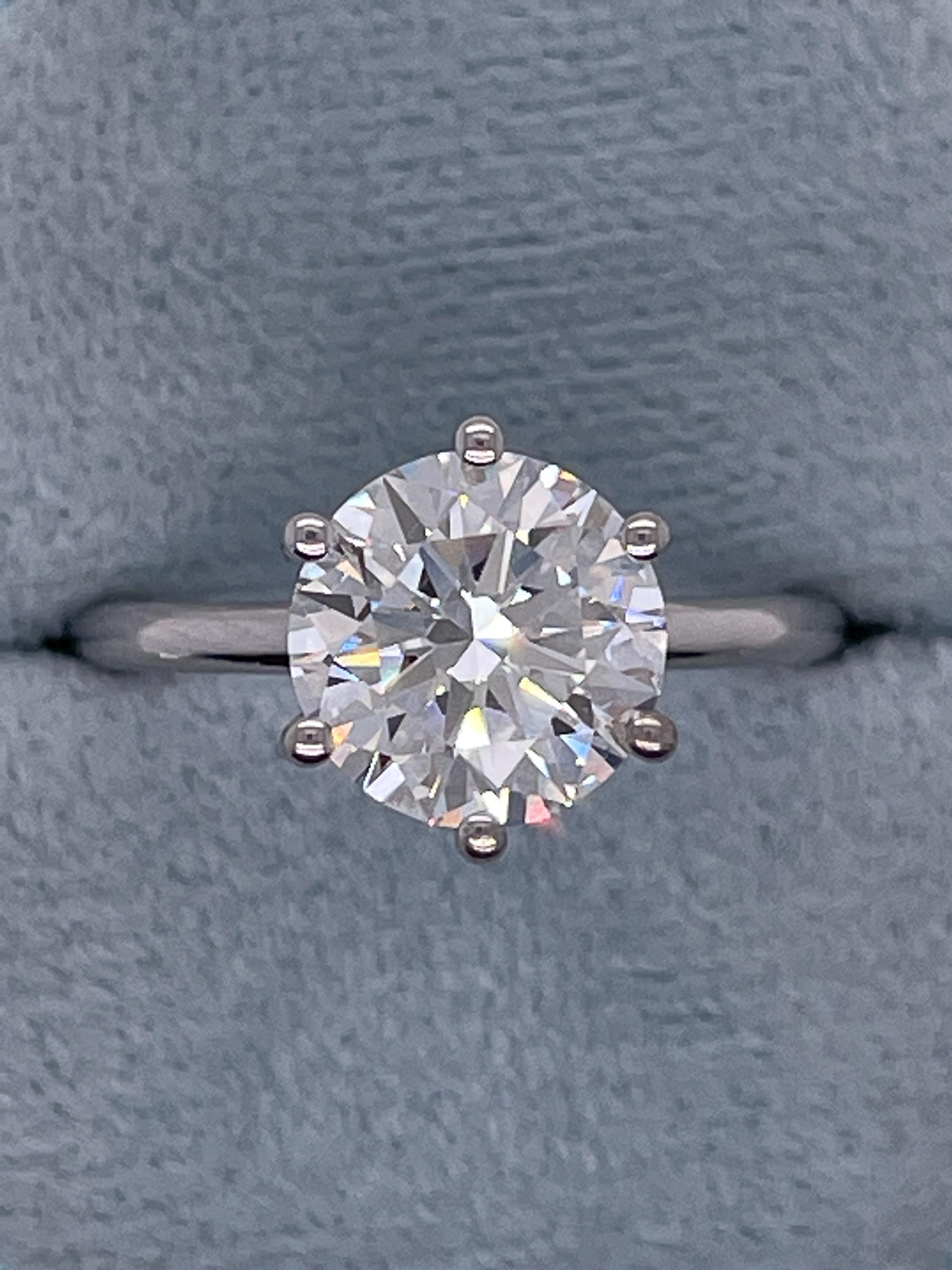 Natural 2 CT White Diamond Round Cut VVS1 D Grade IDGL