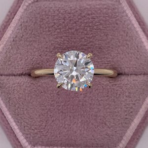 2 Carat D Color VVS2 Clarity IGI Certified Round Ideal Cut Lab Grown Diamond Solitaire Engagement Ring, 4 Prongs Basket Set 14k Yellow Gold