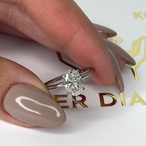 Anillo de compromiso solitario con diamante cultivado en laboratorio de talla ovalada, 1,5 quilates, color D, claridad VVS2, certificado IGI, oro blanco de 14 k